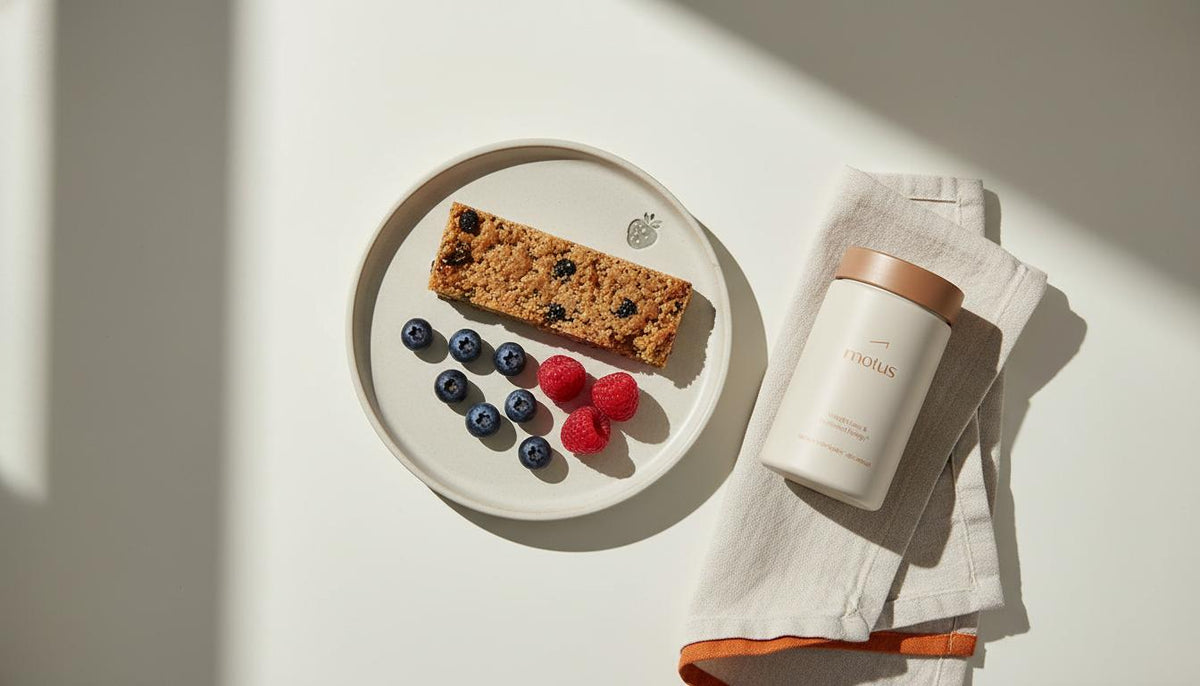 Minimalist overhead photo of a sliced protein bar with berries and Tonum reference packaging on a #F2E5D5 backdrop, showcasing the healthiest protein bar in a calm health-focused scene.