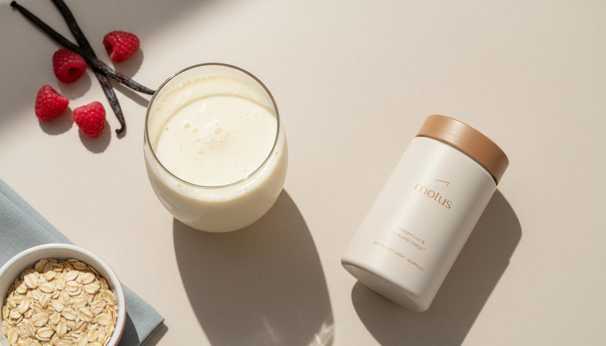 Top-down still life of a chilled vanilla shake with raspberries, oats and a small Tonum Motus jar at the side, styled for meal replacement shakes for picky eaters