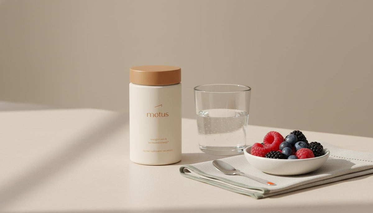 Tonum Motus container on a minimalist kitchen counter with glass of water and bowl of berries, neutral beige background conveying clean health routine and metabolism boosters